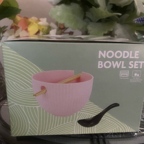 🆕🍜 NOODLE BOWL SET OF 2! BRAND NEW IN BOX! CHOPSTICKS & SPOON INCLUDED! - Picture 4 of 7